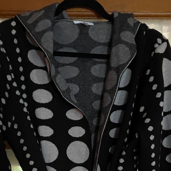 Beautiful Sioni Black and Grey Polka Dot Wrap Sweater with Tie. Size XL - Picture 3 of 6